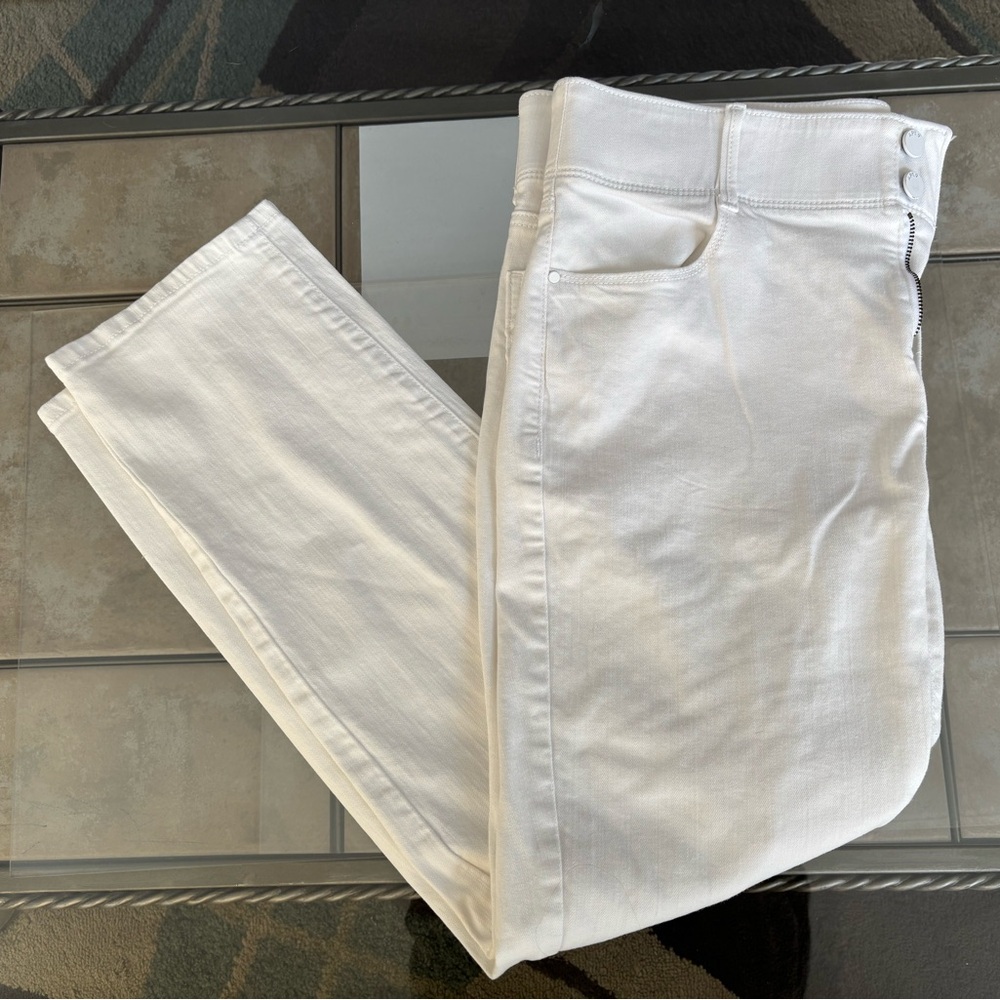 EUC - Apt 9 Straight Leg Jeans - 16 Short